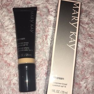 Mary Kay CC Cream Sunscreen Broad Spectrum SPF 15